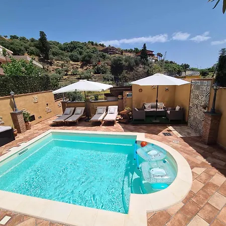 Alecla - Sea Near Taormina فيلة *